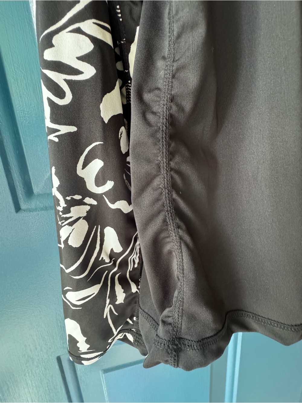 Hurley Black and White Floral Swim Rash Guard Long Sleeve Top XXL - Picture 3 of 6